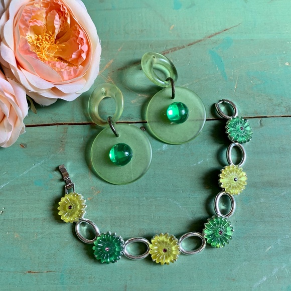💚 Pretty Yellow & Green Flower Bracelet & Retro Green Circle Dangles 💚 - Picture 6 of 6